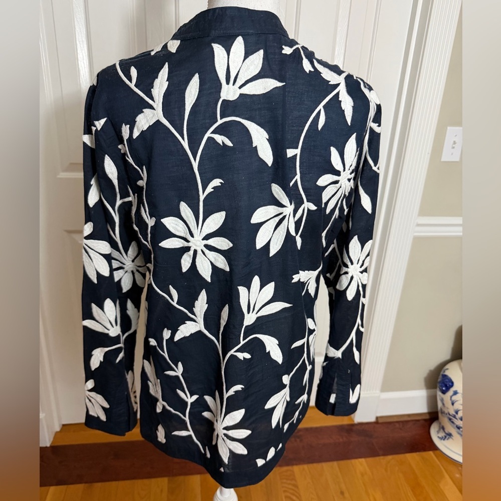 Talbots Women’s Navy And White Floral Print Top Size Small Long Sleeve - Picture 4 of 7